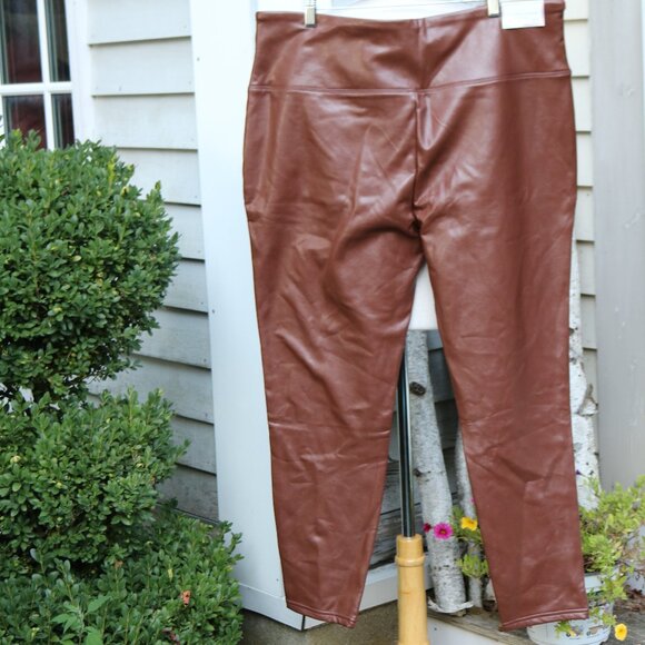 New Tinseltown Plus Size Camel Brown Vegan Faux Leather Pull On Ankle Pants 2X - Picture 3 of 7